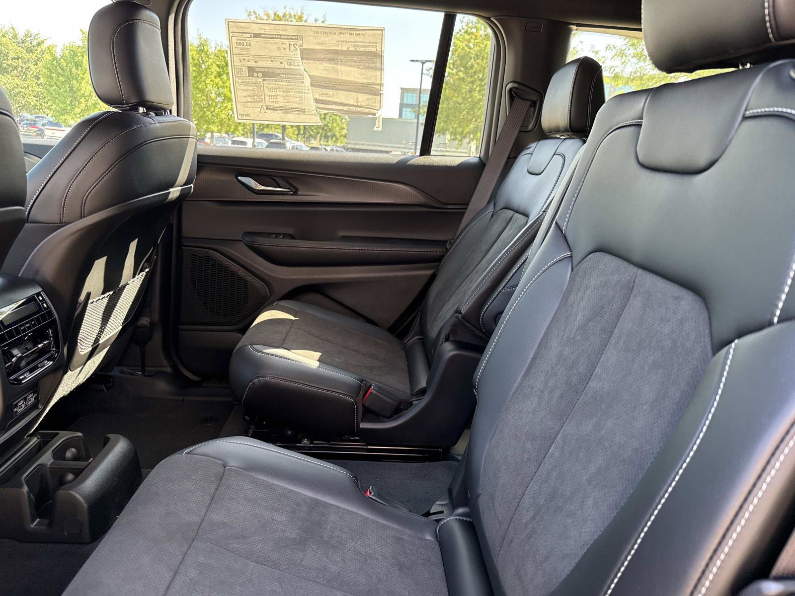New 2025 Jeep Grand Cherokee L Altitude image 12