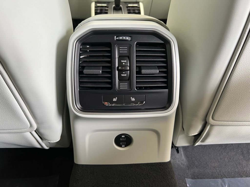 Used 2025 Porsche Macan image 17