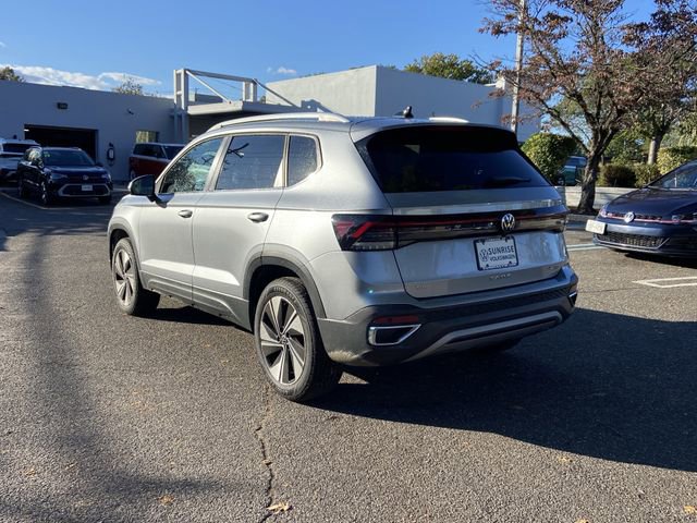 Used 2025 Volkswagen Taos SE AWD/4WD image 8
