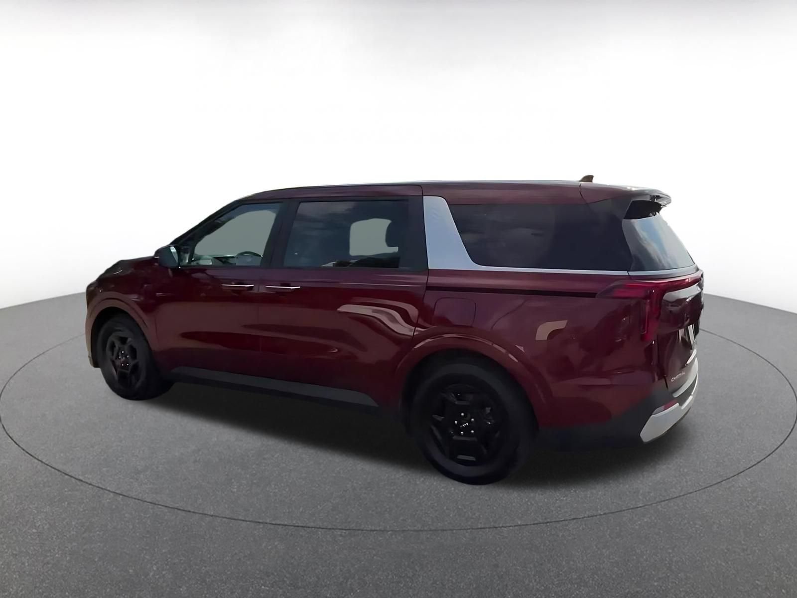Used 2026 Kia Carnival FWD image 10