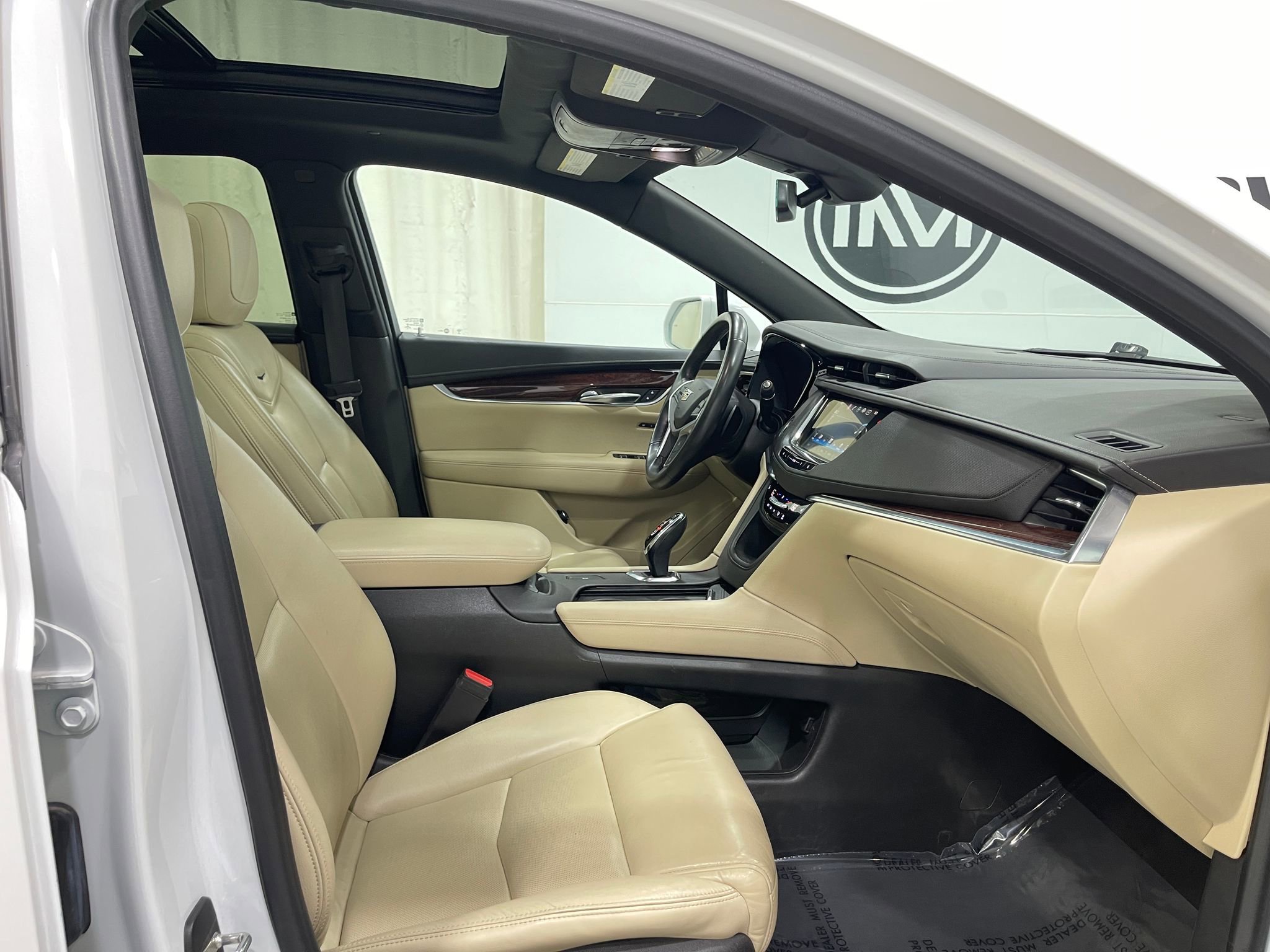 Used 2017 Cadillac XT5 Luxury w/ Driver Awareness Package image 32