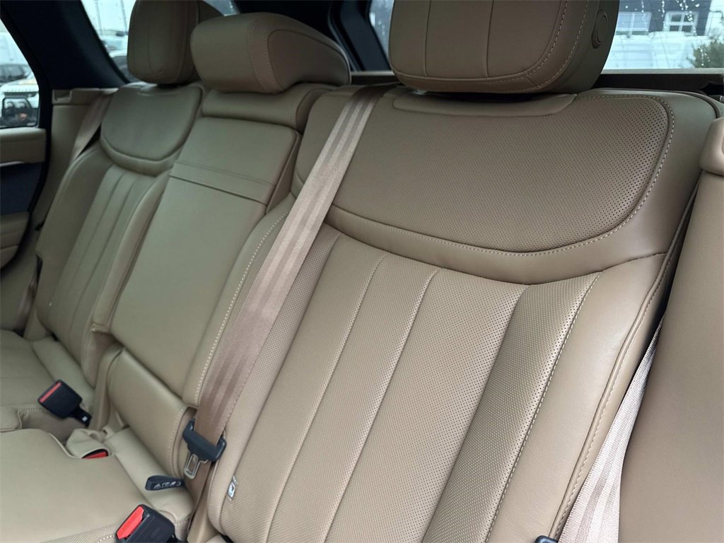 New 2025 Land Rover Range Rover SE image 15
