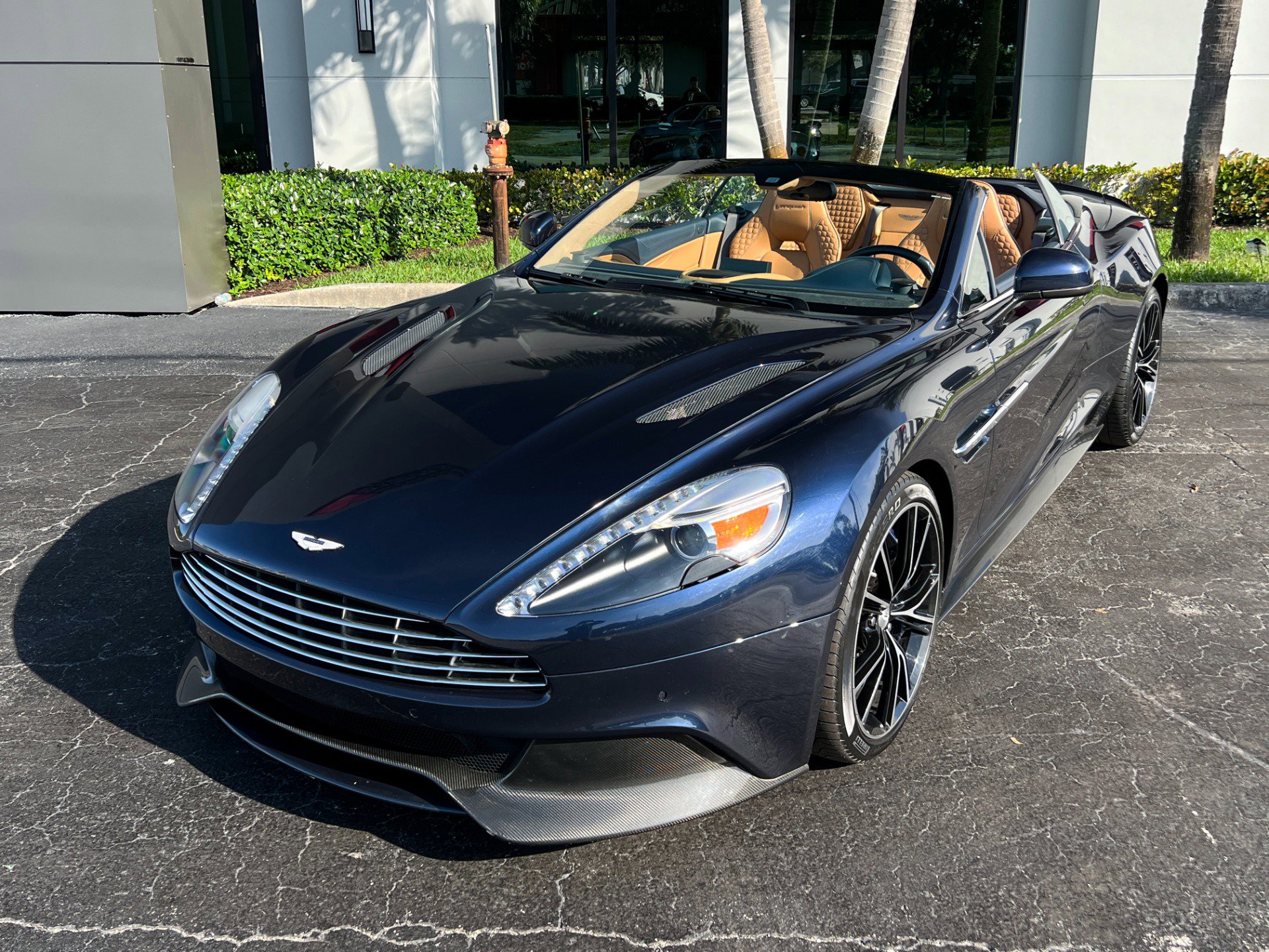 Used 2014 Aston Martin Vanquish Volante image 16