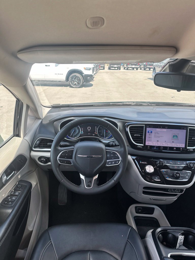 Used 2024 Chrysler Pacifica Touring-L FWD image 13