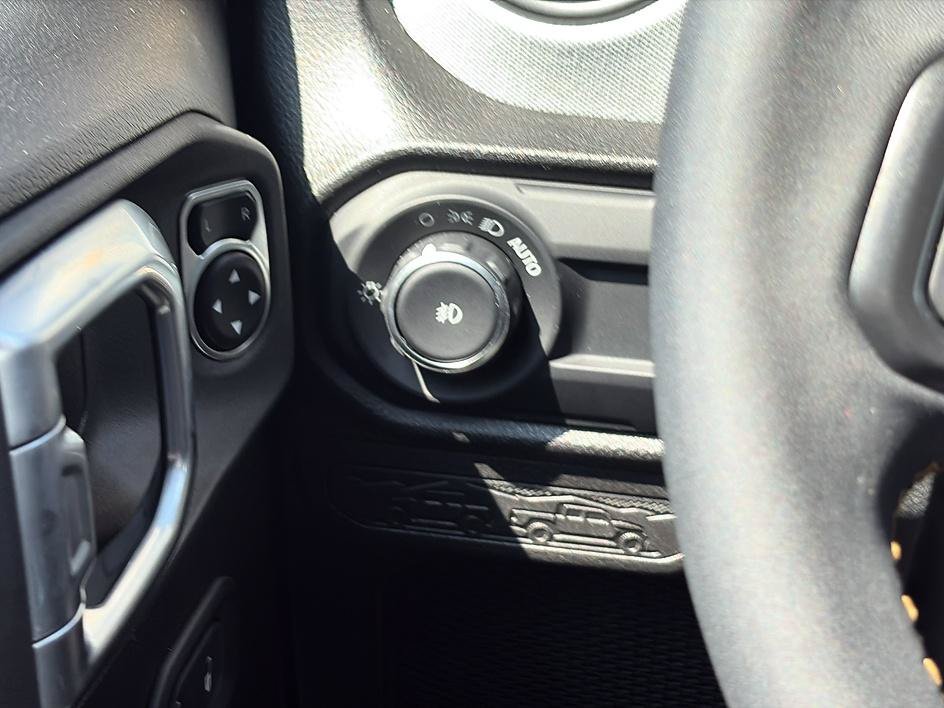 Used 2024 Jeep Wrangler Unlimited Sport AWD/4WD image 43