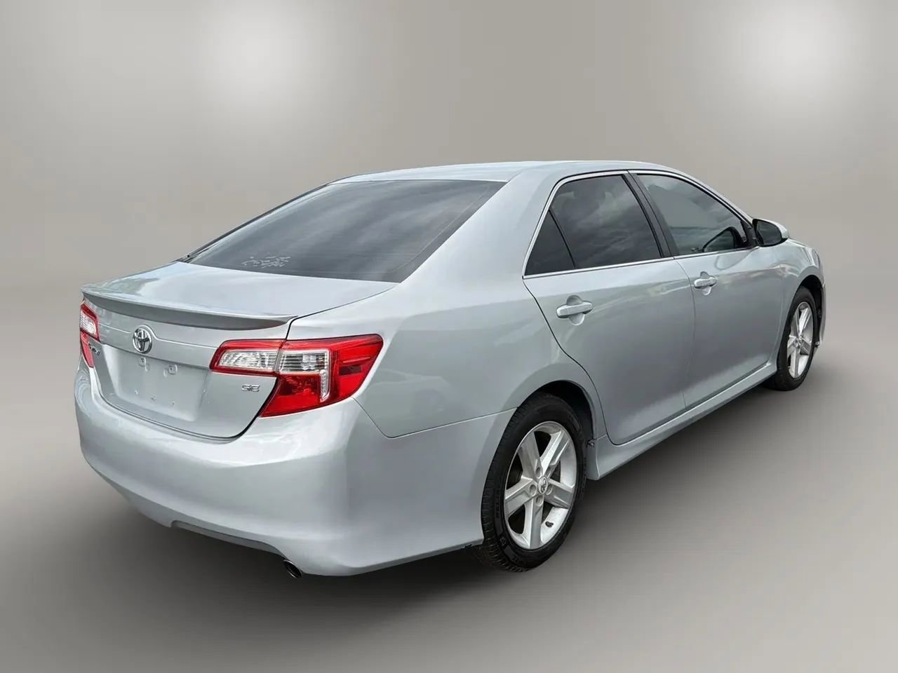Used 2012 Toyota Camry SE FWD image 5