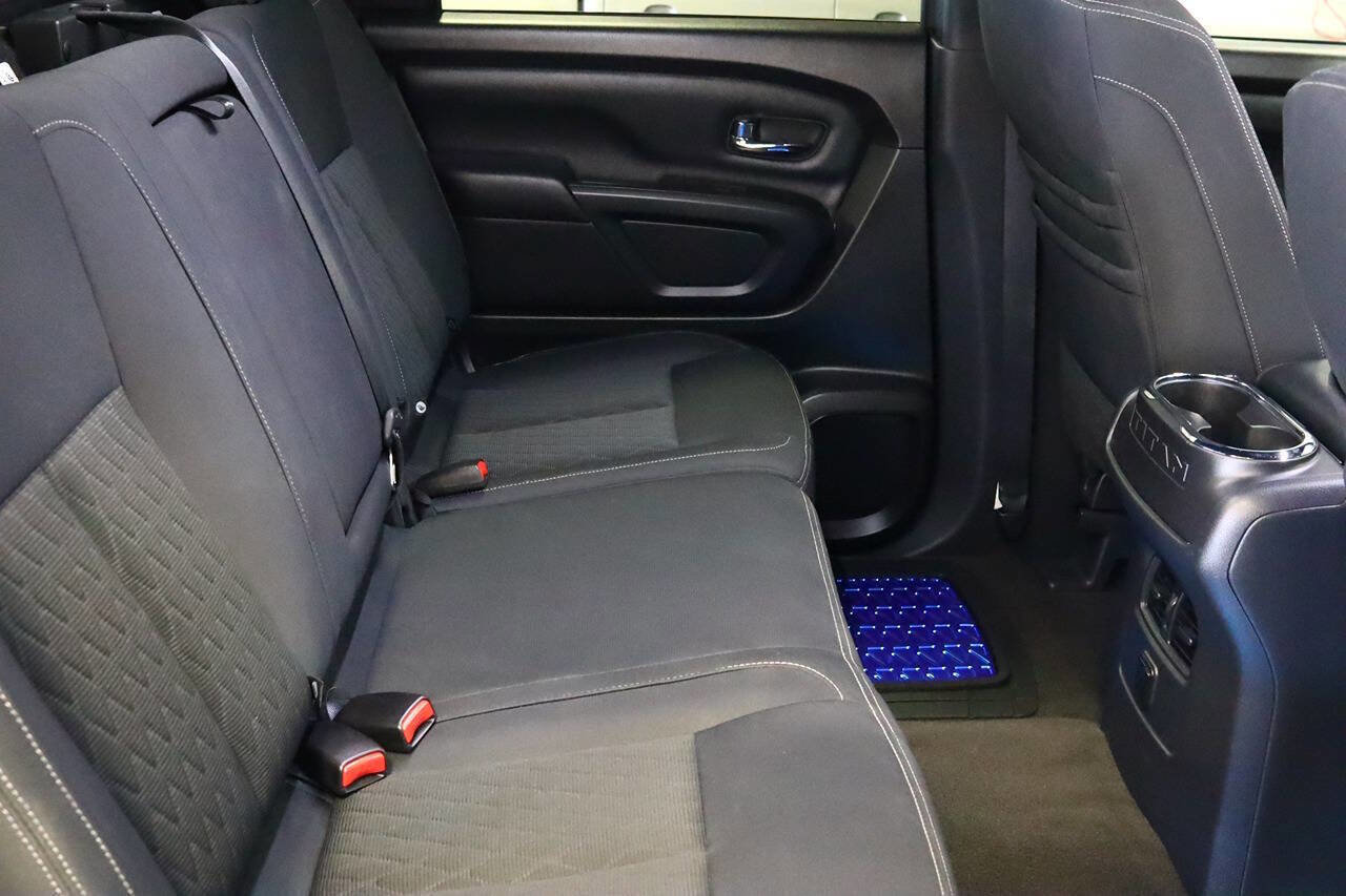 Used 2018 Nissan Titan SV w/ SV Convenience Package AWD/4WD image 24