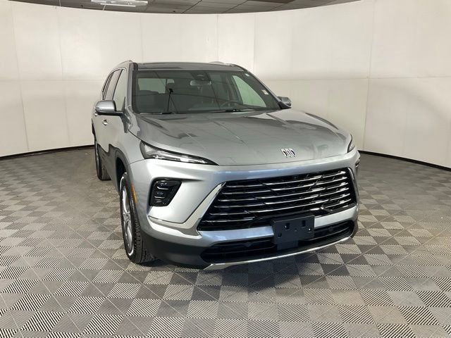 Used 2025 Buick Enclave Preferred image 3