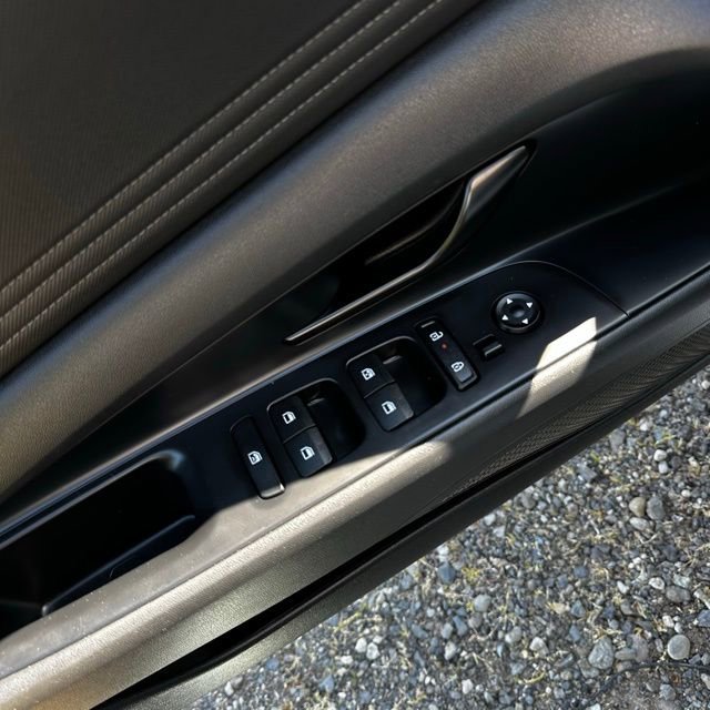 Certified 2025 Hyundai Elantra Sport FWD image 9