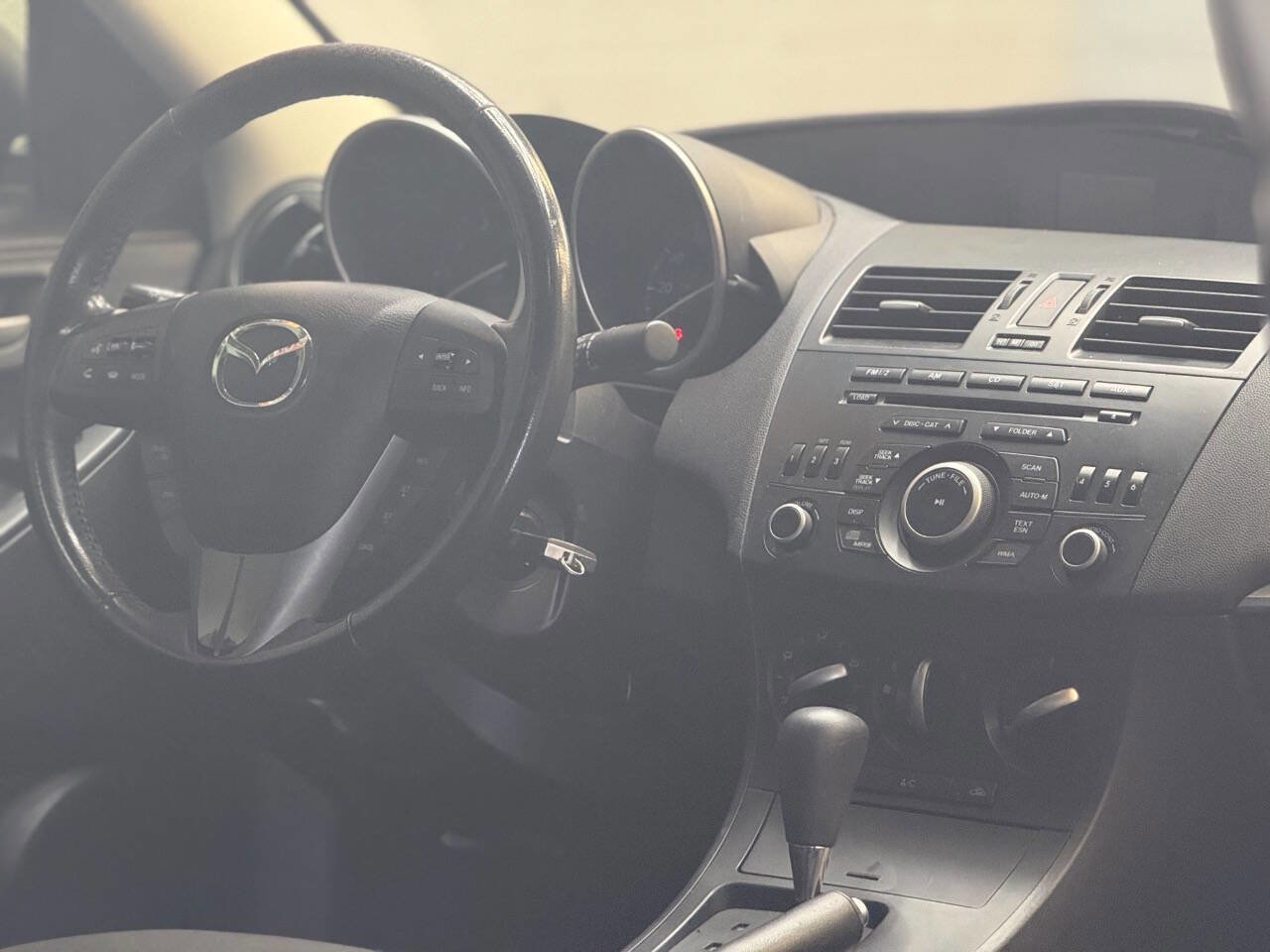 Used 2012 MAZDA MAZDA3 i Touring FWD image 6
