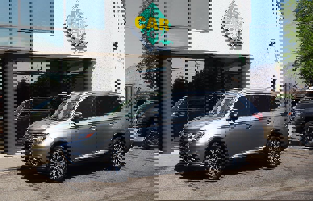 Used 2020 Mitsubishi Outlander SE image 4