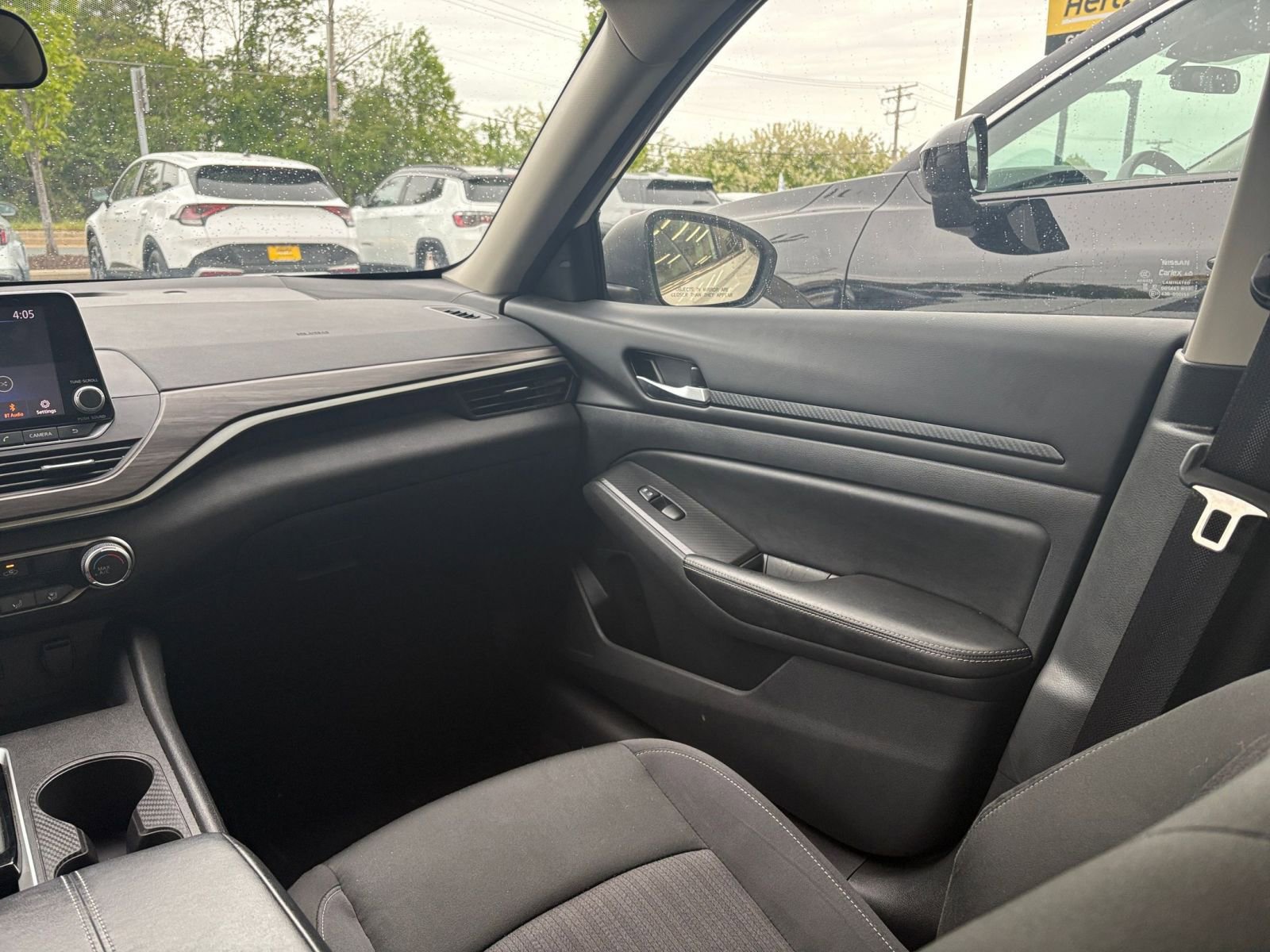 Used 2025 Nissan Altima 2.5 SV FWD image 35