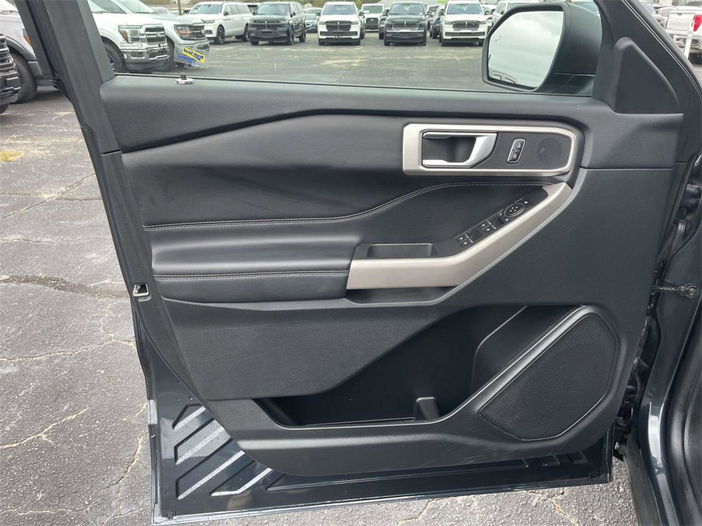 Used 2024 Ford Explorer XLT image 15