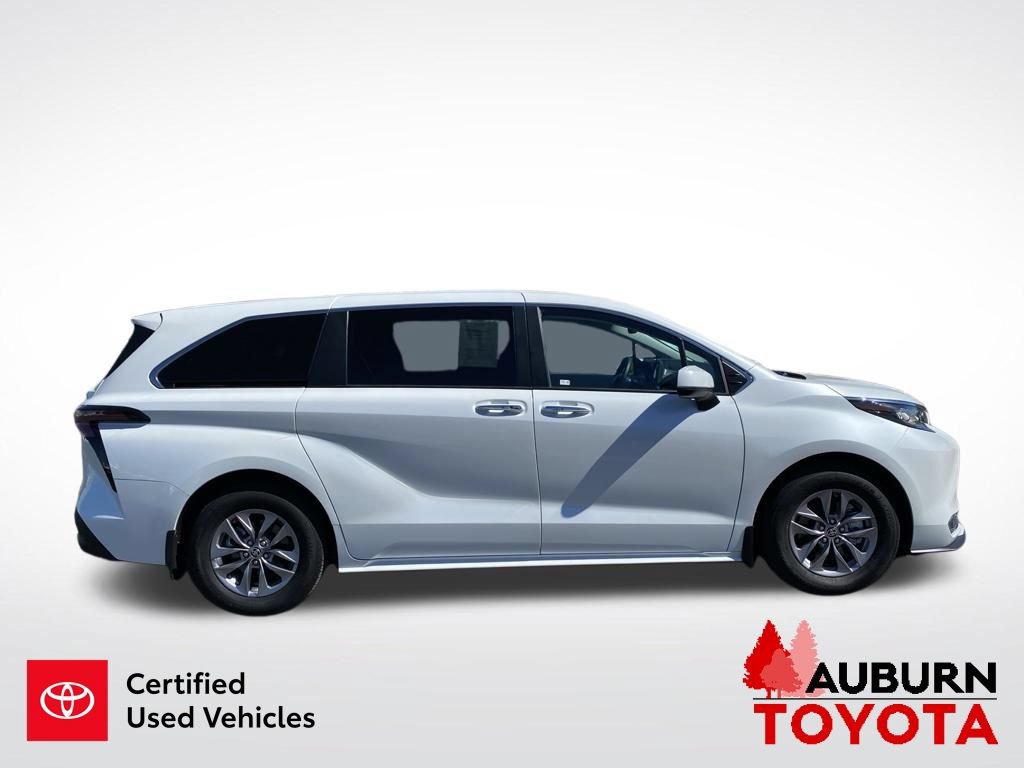 Certified 2023 Toyota Sienna XLE FWD image 8