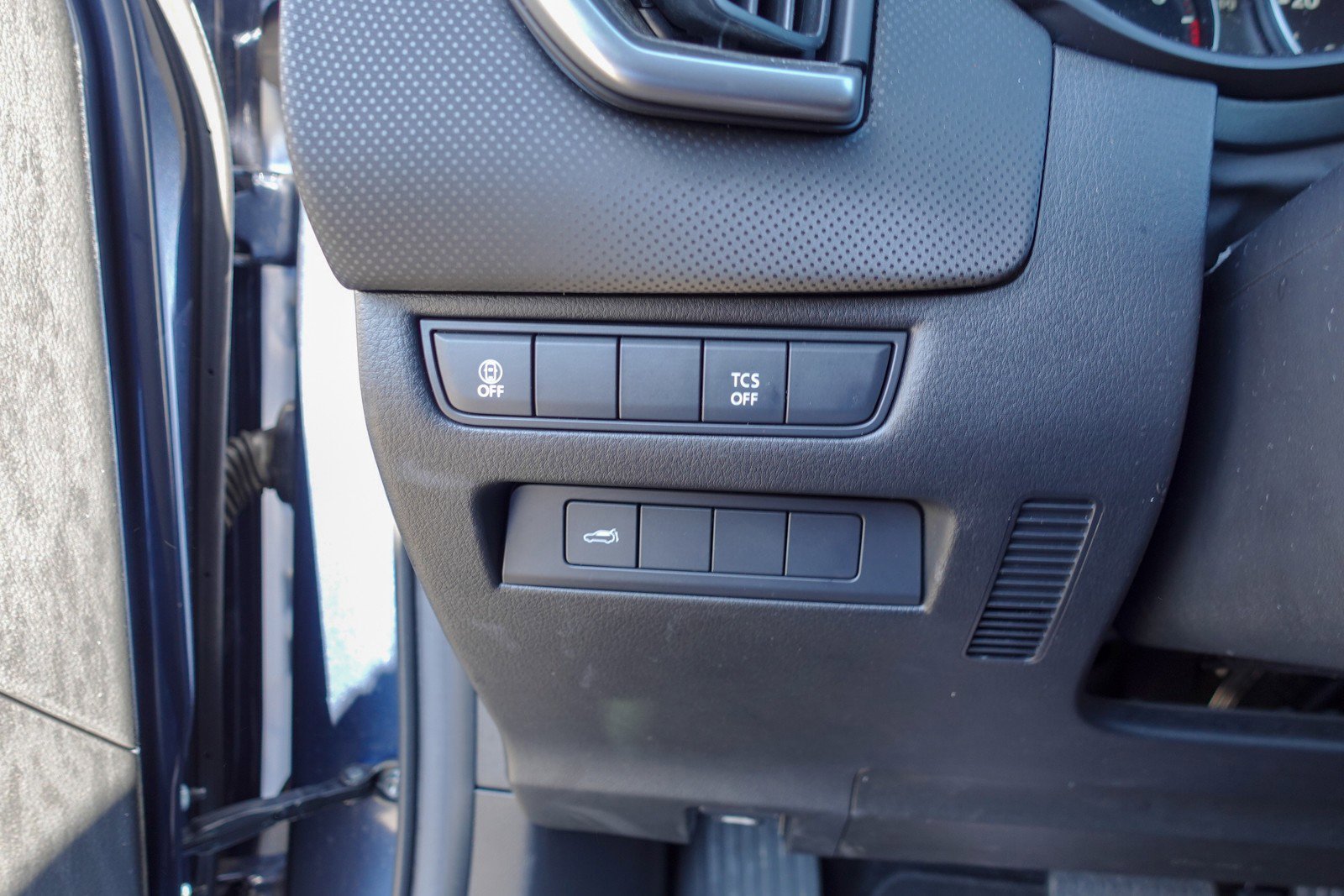 Certified 2025 MAZDA CX-50 AWD 2.5 S w/ Premium Package image 14