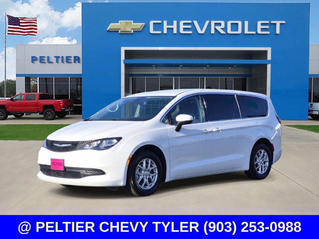 Used 2023 Chrysler Voyager LX FWD image 3