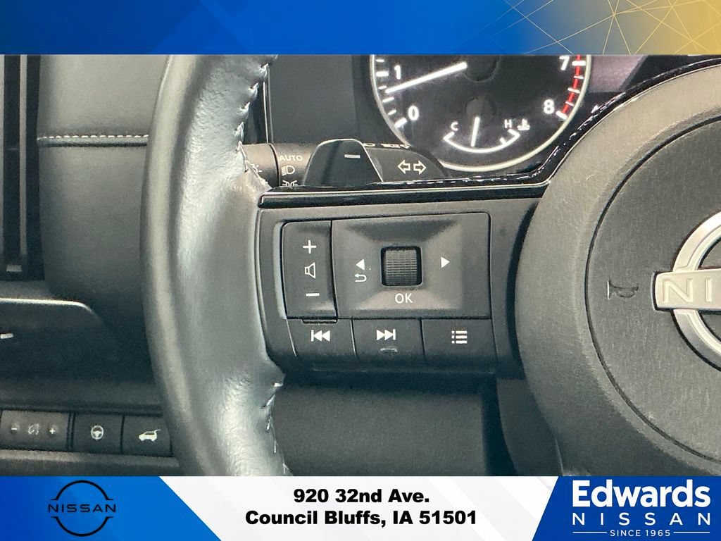Used 2025 Nissan Pathfinder SL AWD/4WD image 24
