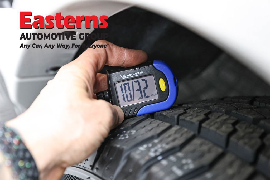 Used 2024 Nissan Armada SL w/ Captain's Chairs Package image 33