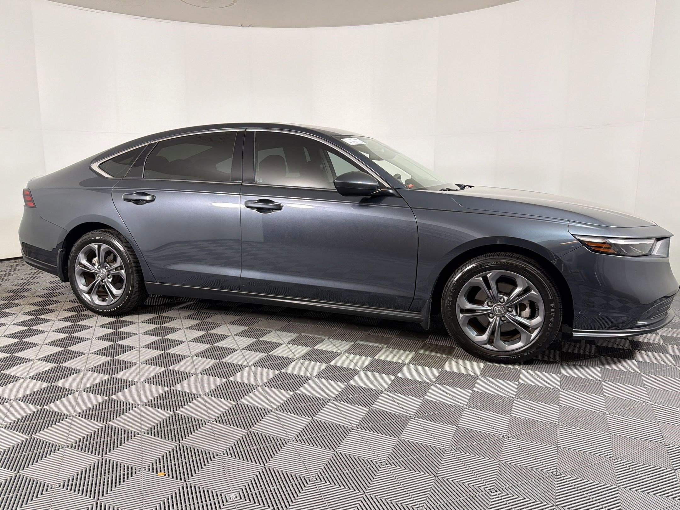 Used 2023 Honda Accord EX image 8