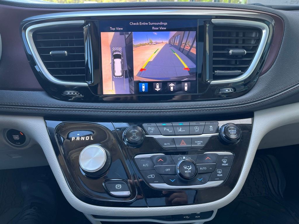 Used 2018 Chrysler Pacifica Limited w/ Tire & Wheel Group FWD image 22