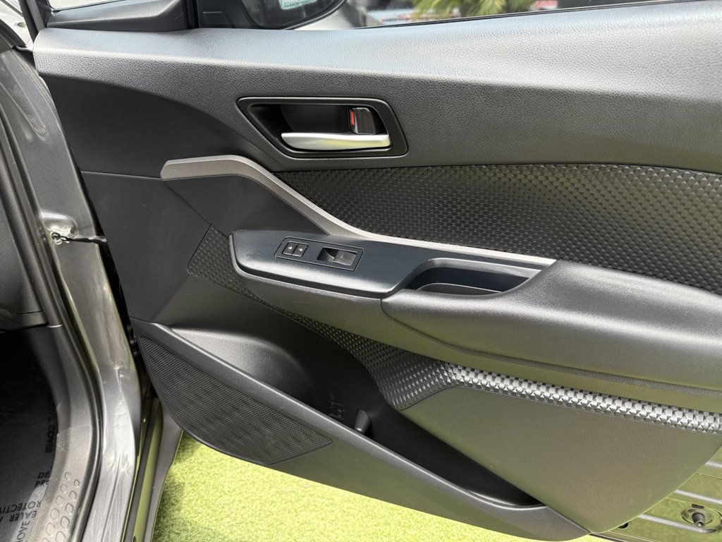 Used 2021 Toyota C-HR LE image 19