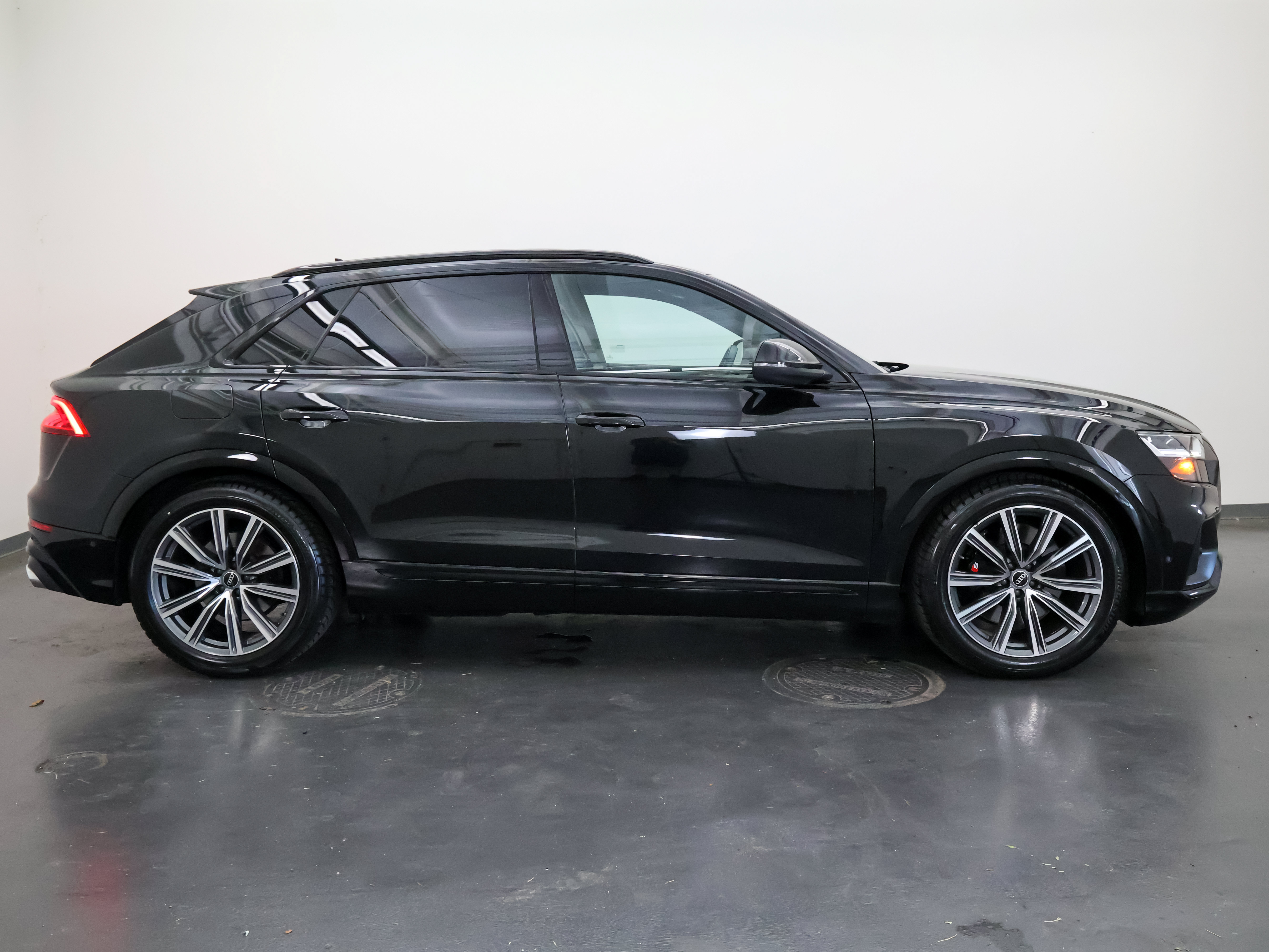 Used 2022 Audi SQ8 Premium Plus AWD/4WD image 2