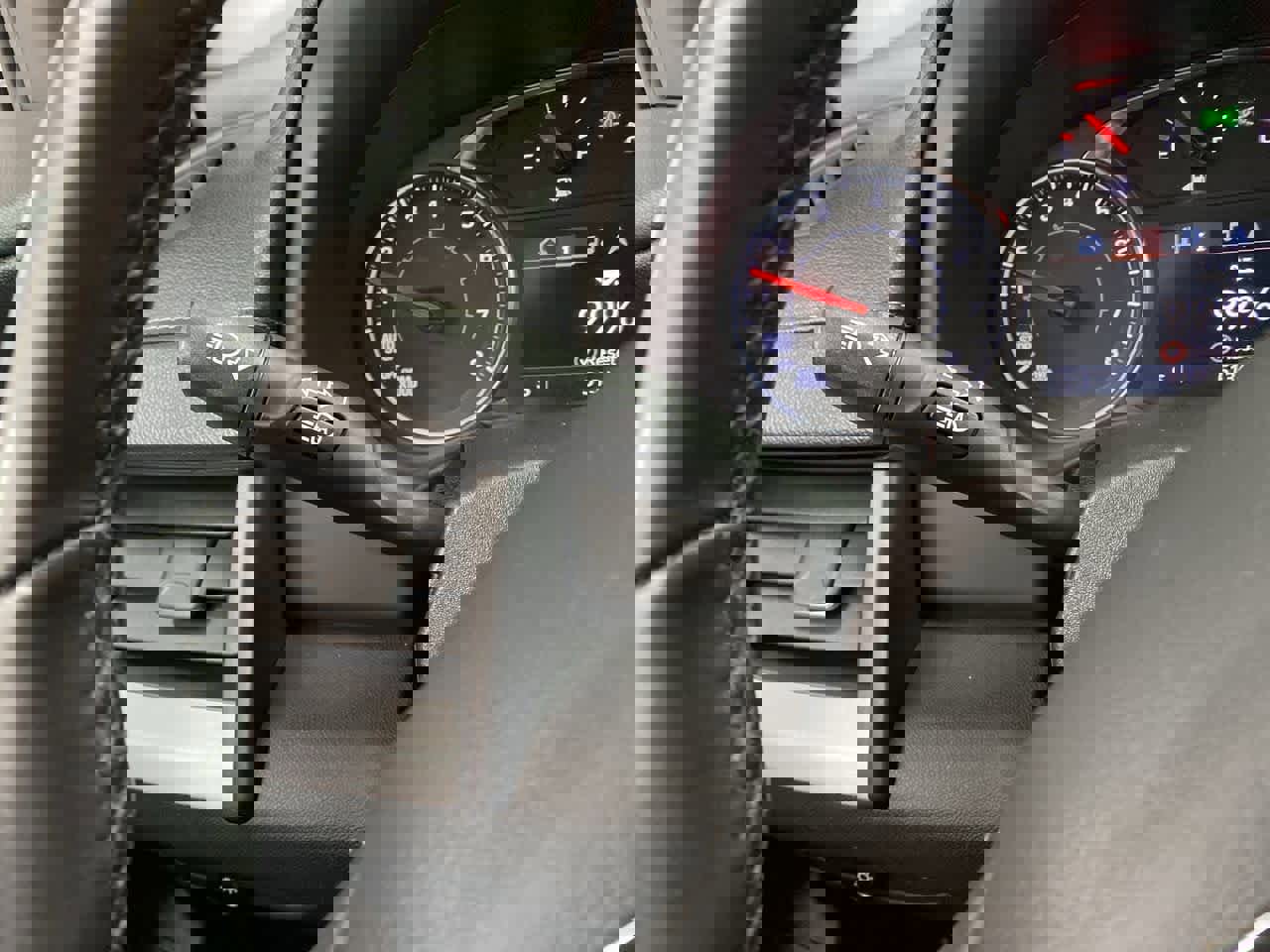 Used 2024 GMC Terrain SLT image 23