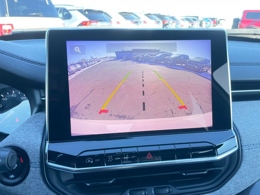 Used 2024 Jeep Compass Latitude image 17