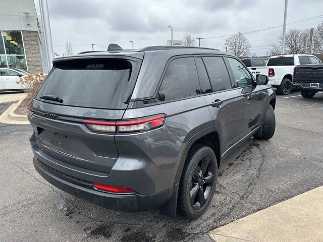 Certified 2025 Jeep Grand Cherokee Altitude image 3