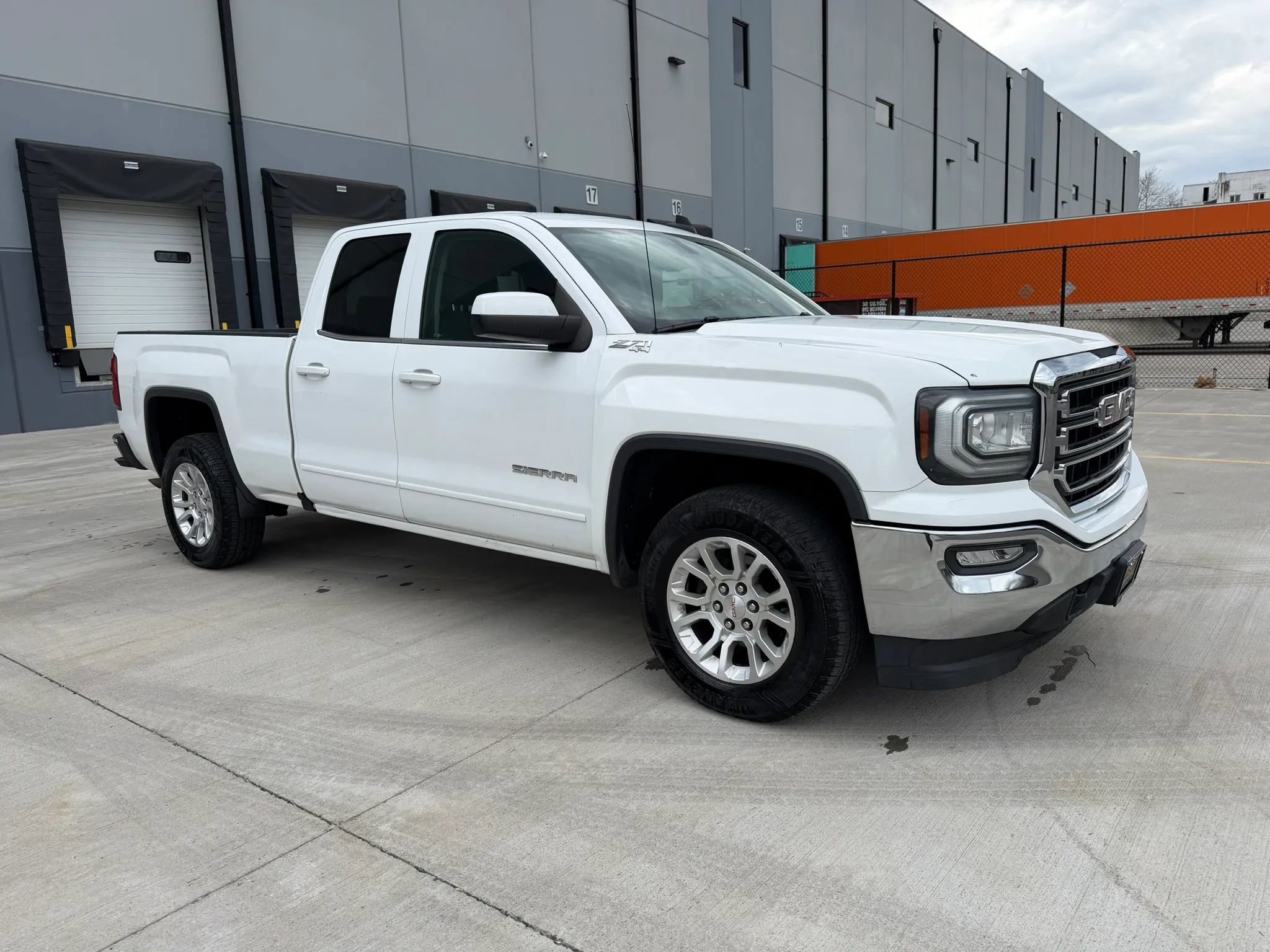 Used 2018 GMC Sierra 1500 SLE w/ SLE Value Package image 9