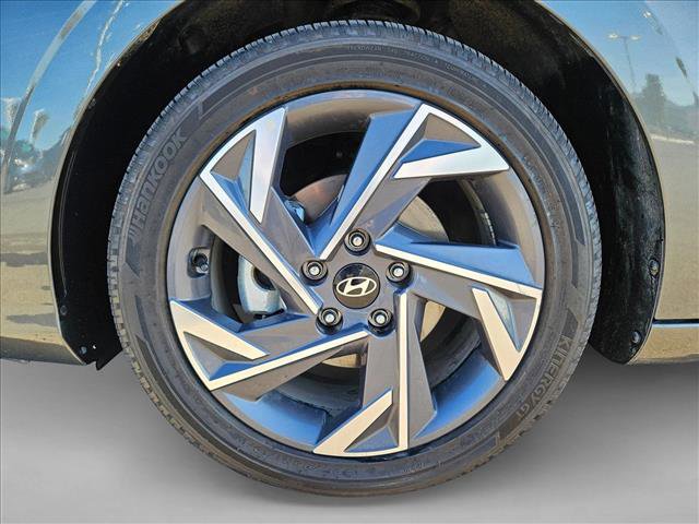 Used 2025 Hyundai Elantra SEL image 22