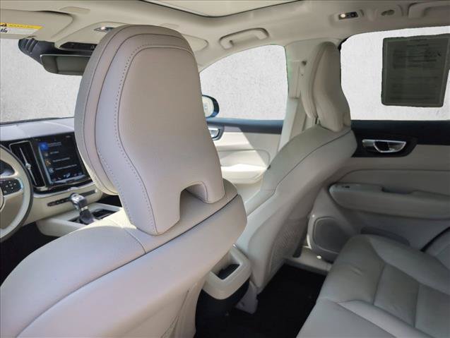 Used 2019 Volvo XC60 T5 Momentum w/ Premium Package AWD/4WD image 16