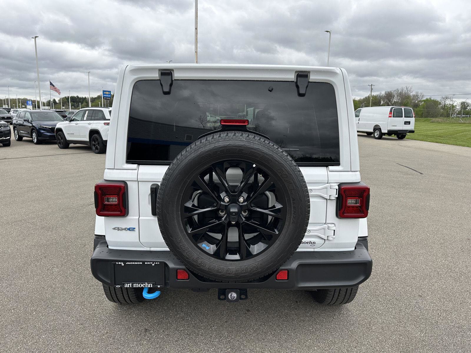Used 2023 Jeep Wrangler Unlimited Sahara w/ Cold Weather Group AWD/4WD image 4