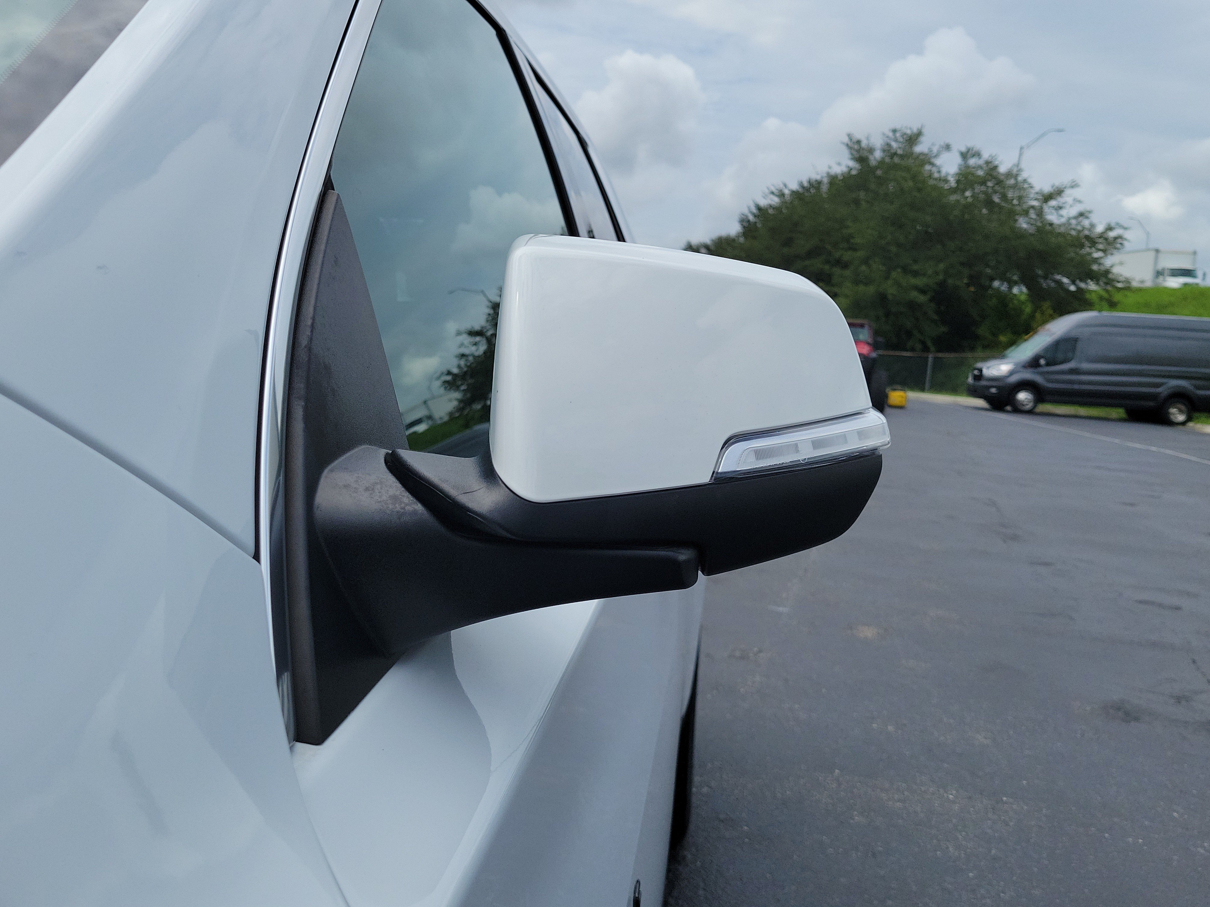 Used 2023 Chevrolet Traverse LT FWD image 4