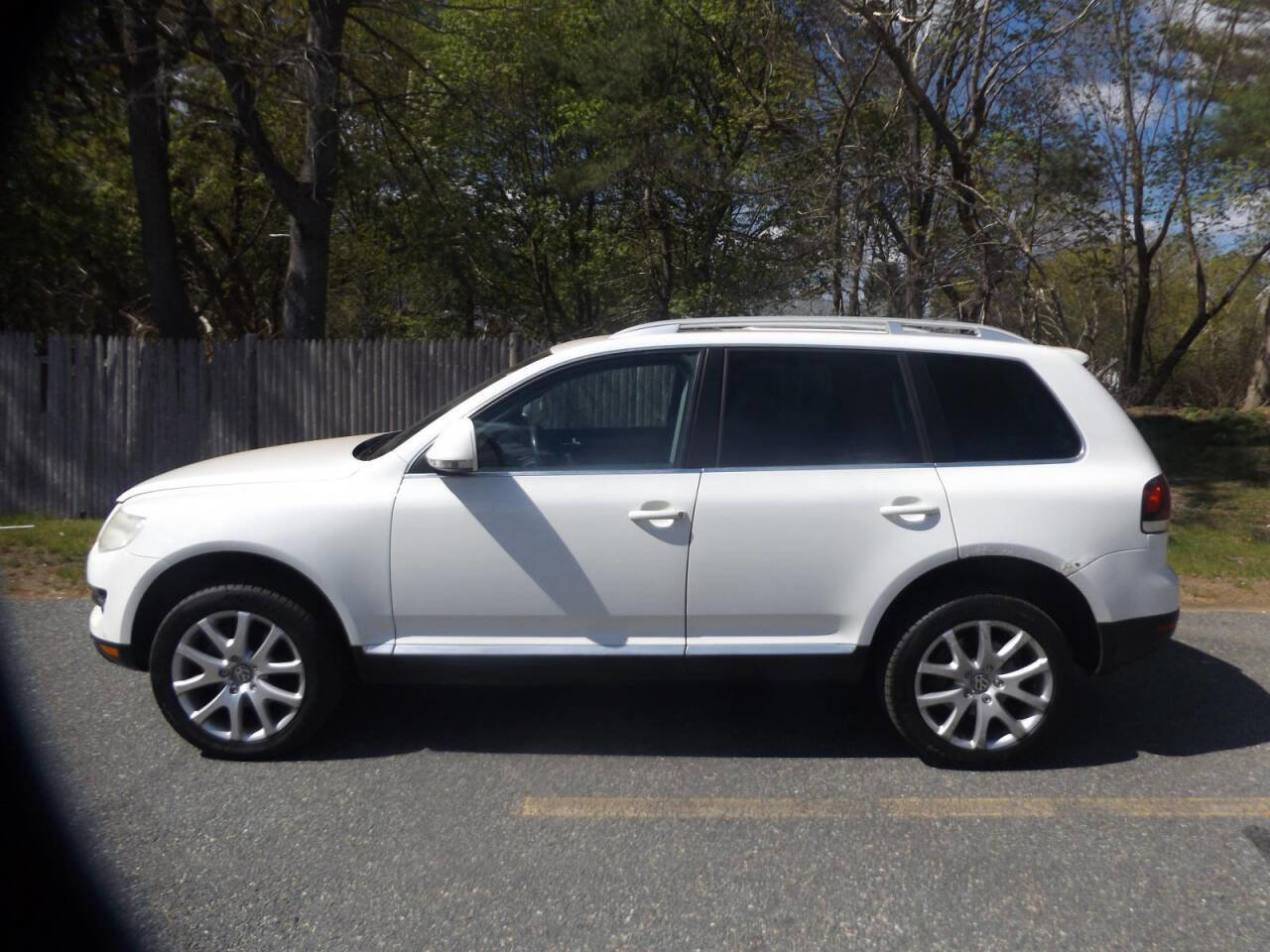 Used 2008 Volkswagen Touareg V6 AWD/4WD image 2