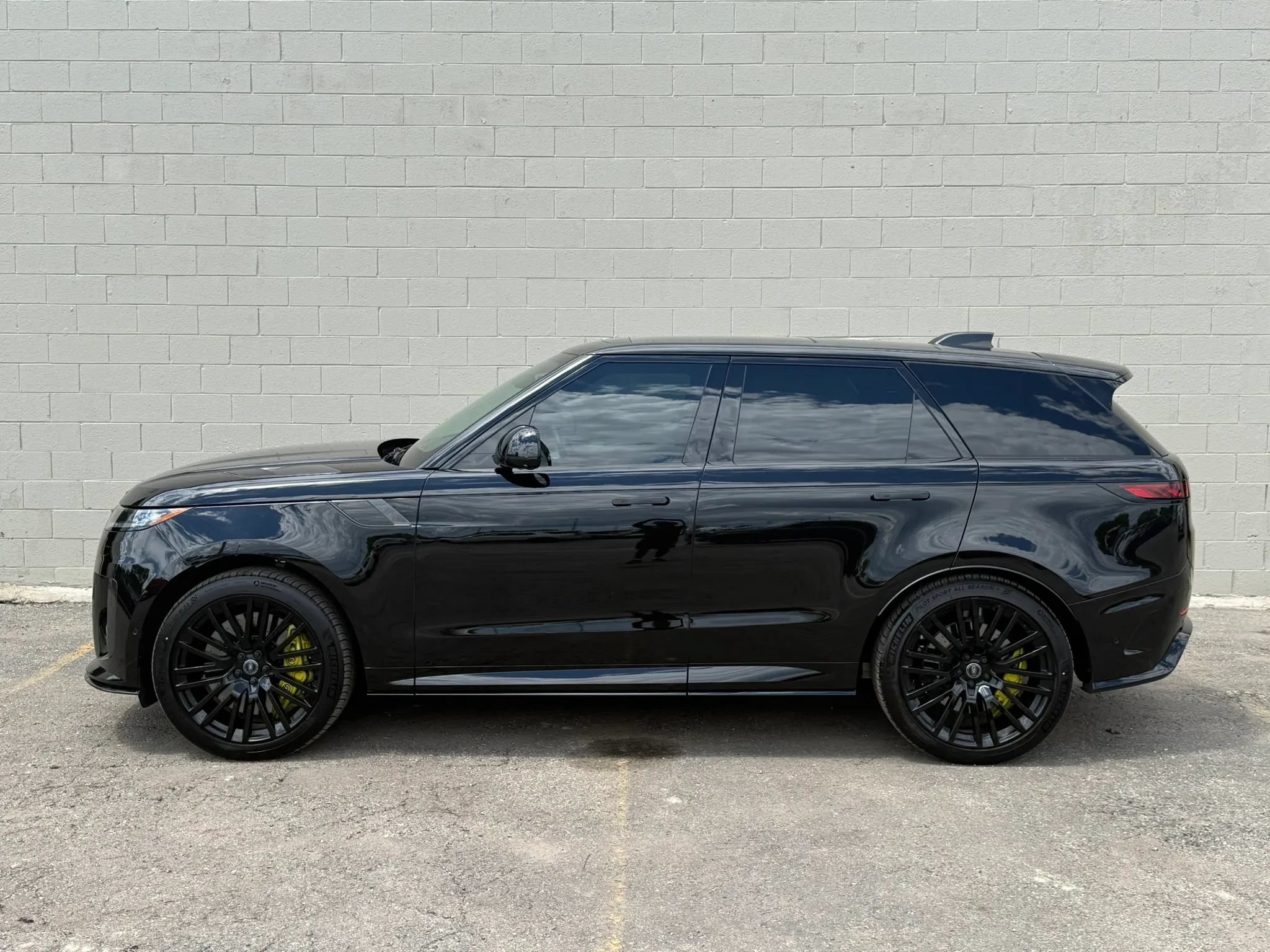 Used 2024 Land Rover Range Rover Sport AWD/4WD image 7