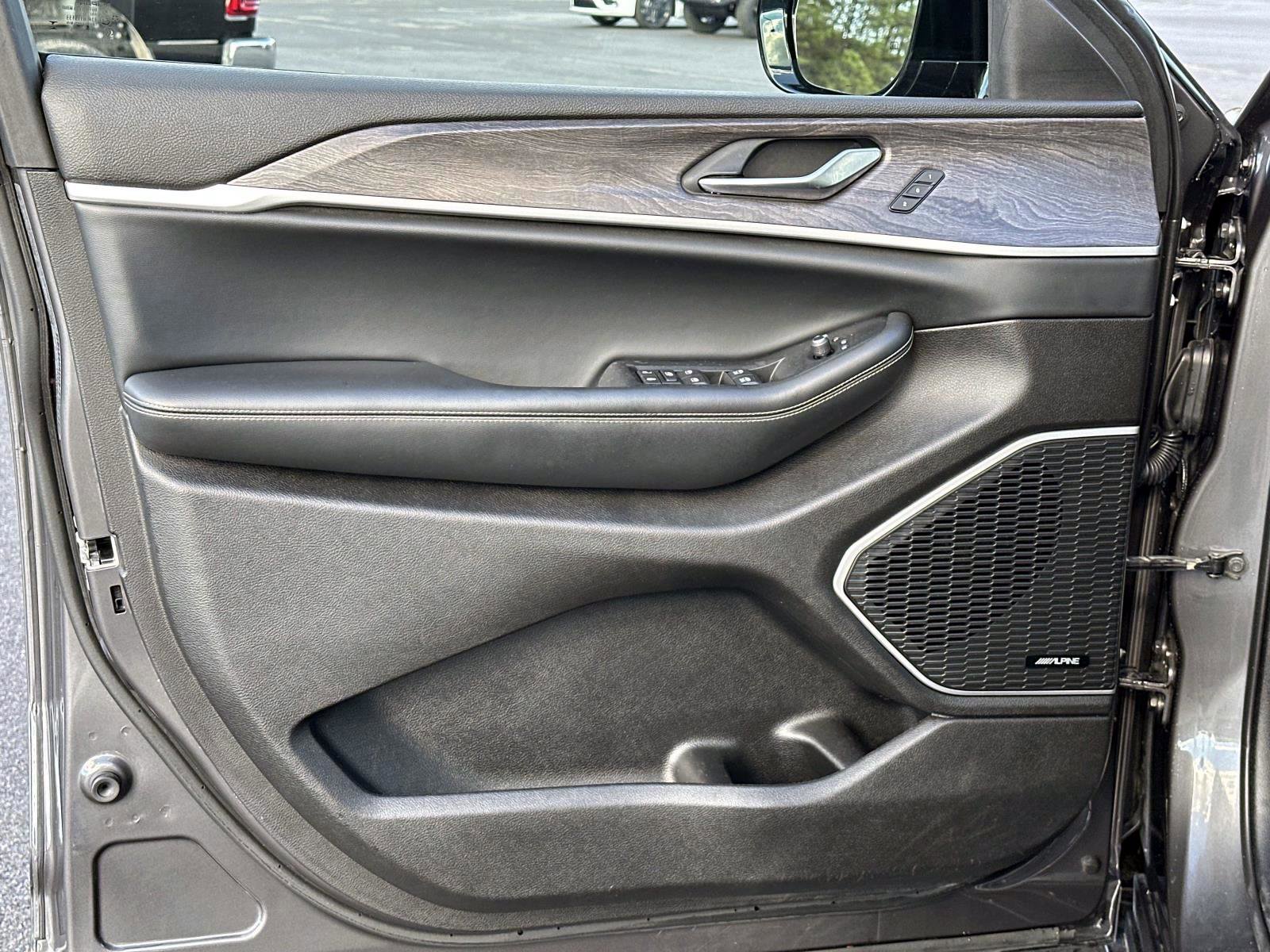 Used 2022 Jeep Grand Cherokee L Limited image 20