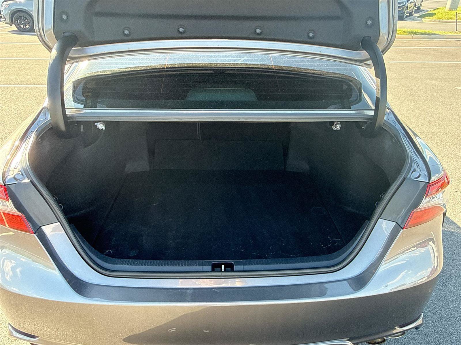 Used 2022 Toyota Camry XSE FWD image 18