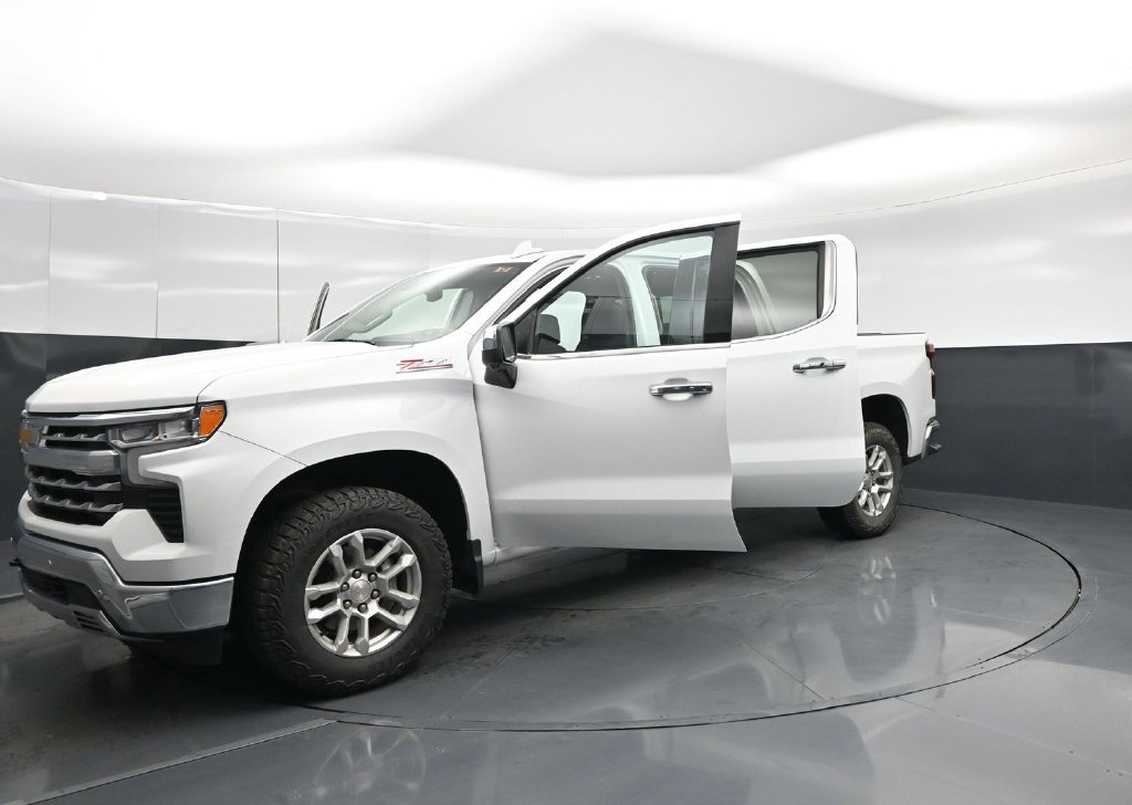 Used 2023 Chevrolet Silverado 1500 LTZ w/ LTZ Convenience Package II AWD/4WD image 30