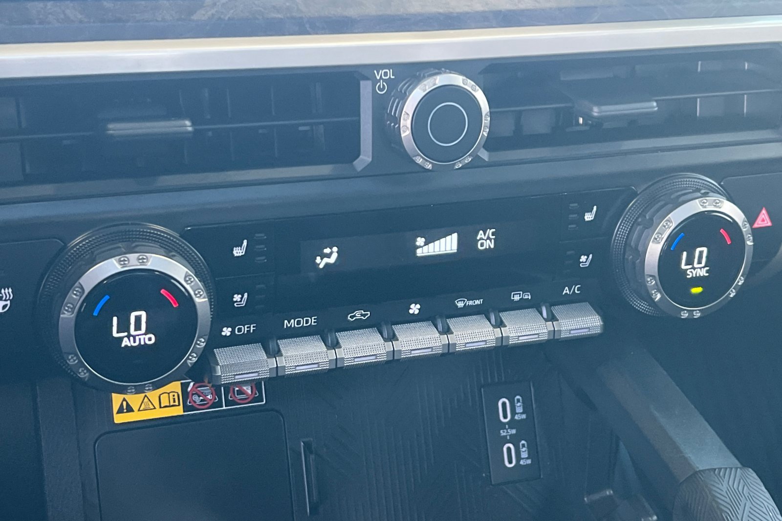 Used 2024 Toyota Tacoma Limited w/ Limited Package (LT) image 16