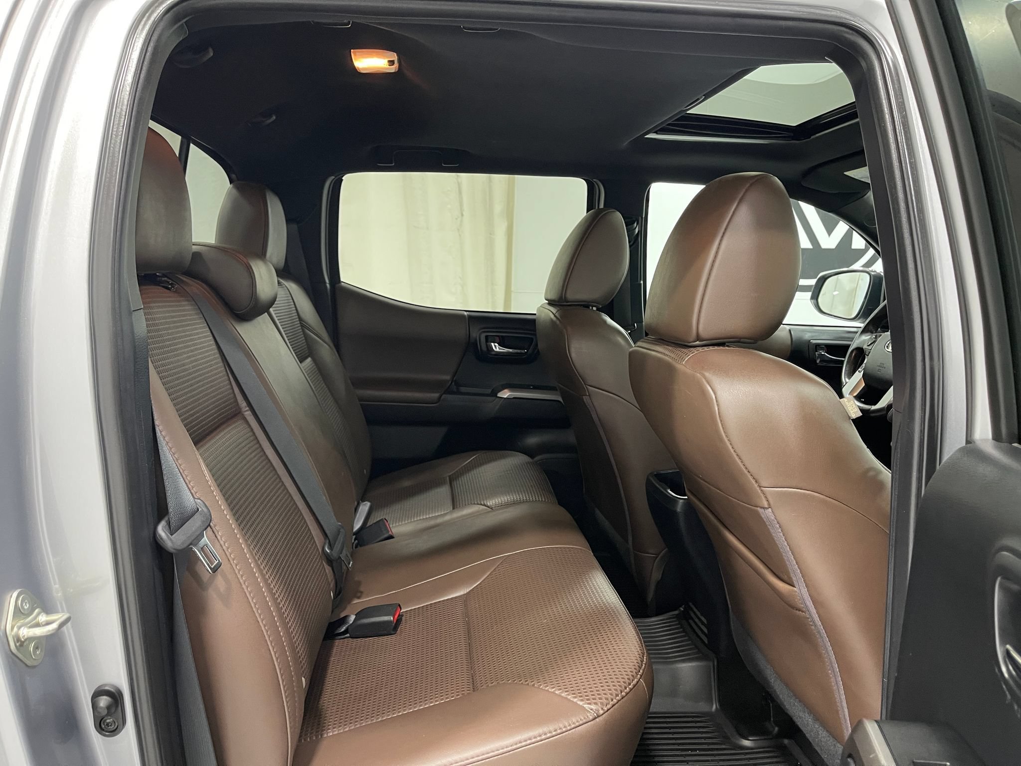 Used 2017 Toyota Tacoma Limited w/ Tow Package AWD/4WD image 30