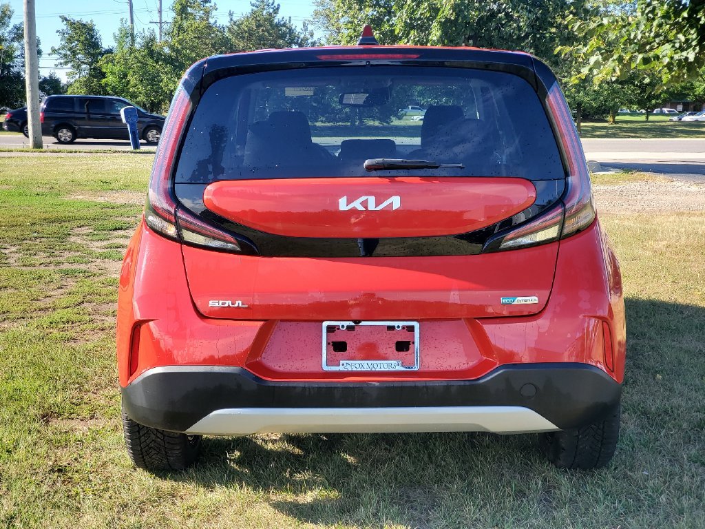 Used 2023 Kia Soul EX FWD image 4