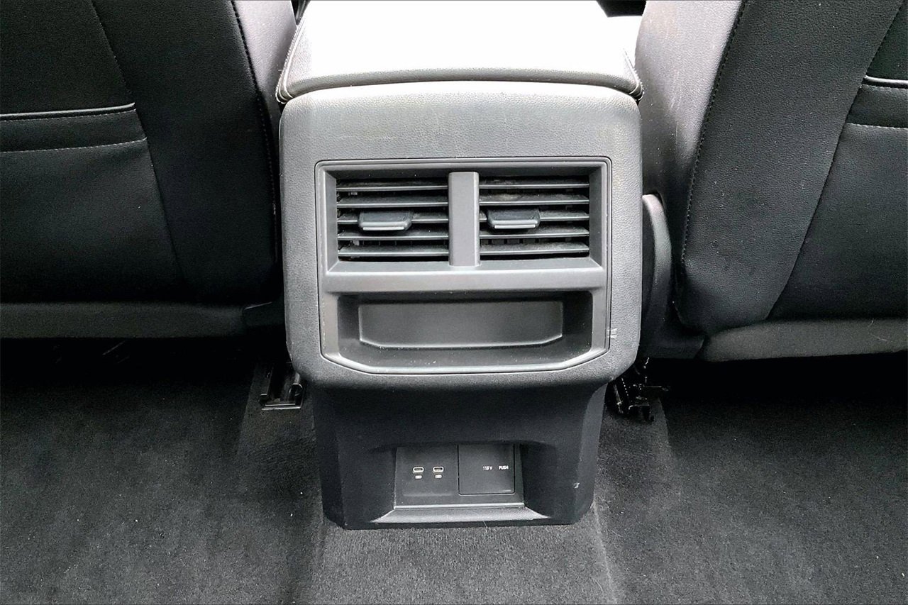 Used 2022 Volkswagen Atlas Cross Sport SE image 16