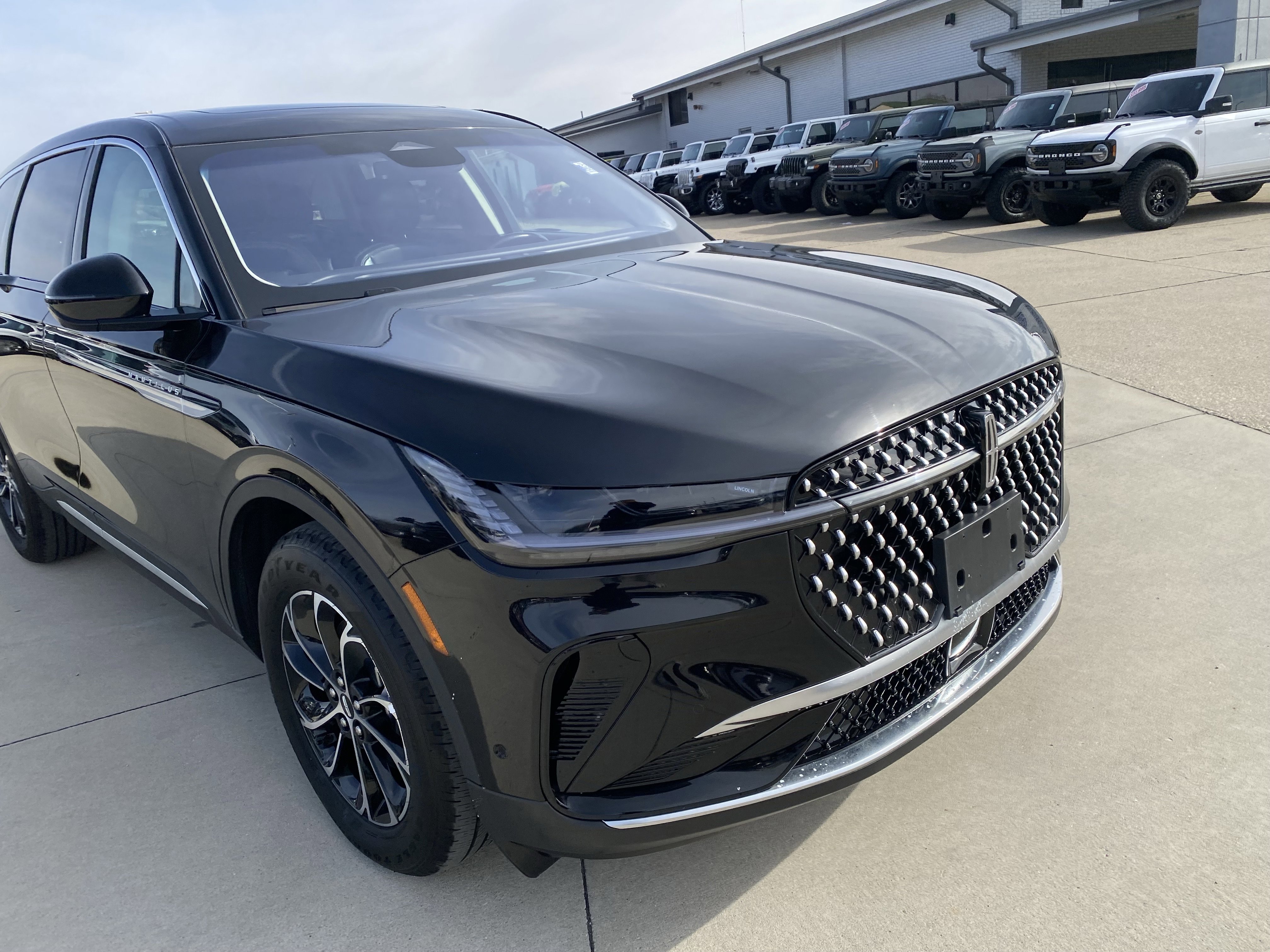 Used 2024 Lincoln Nautilus Premier w/ Equipment Group 102A AWD/4WD image 3