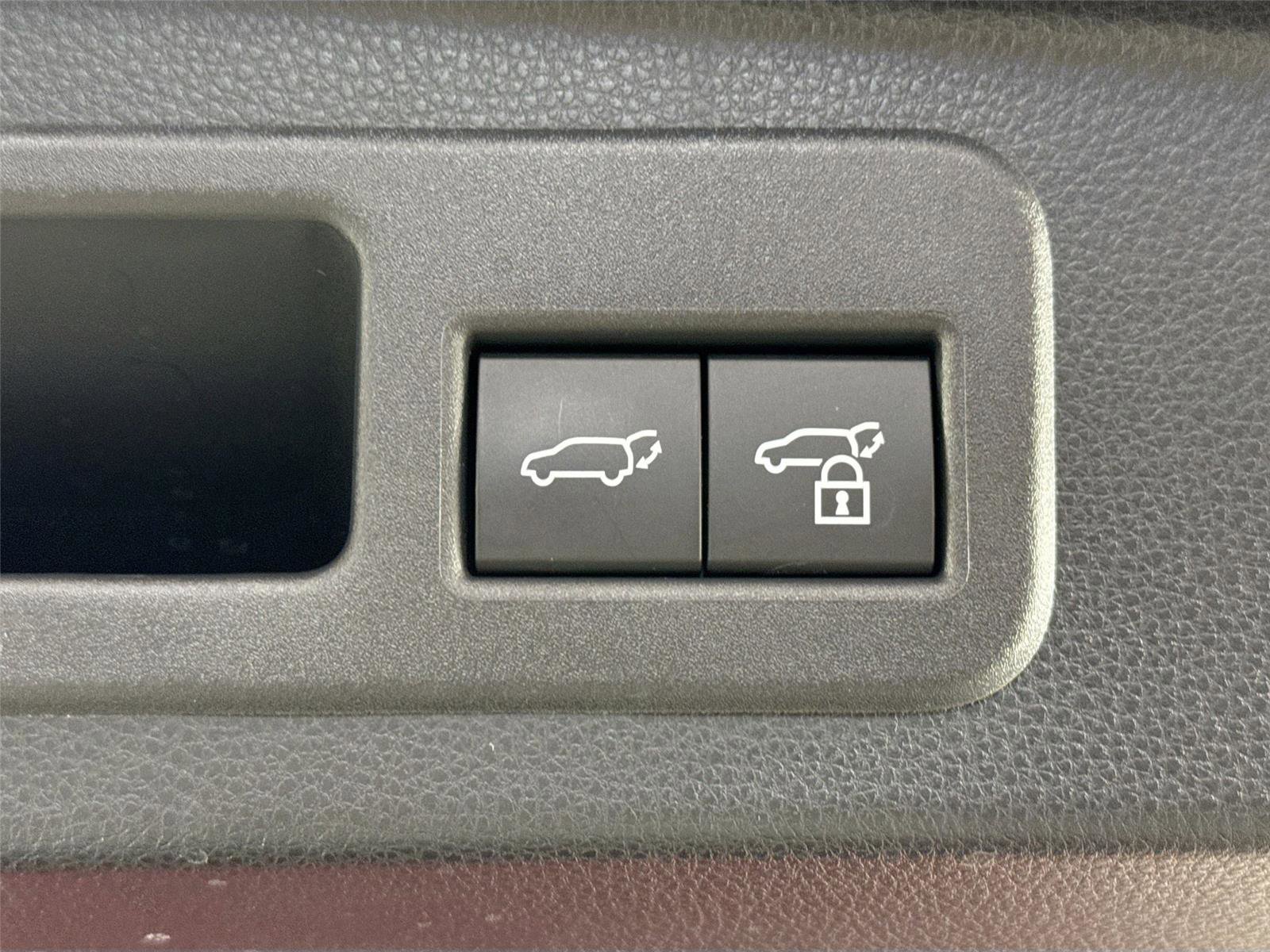 Certified 2025 Toyota 4Runner TRD Off-Road Premium image 38