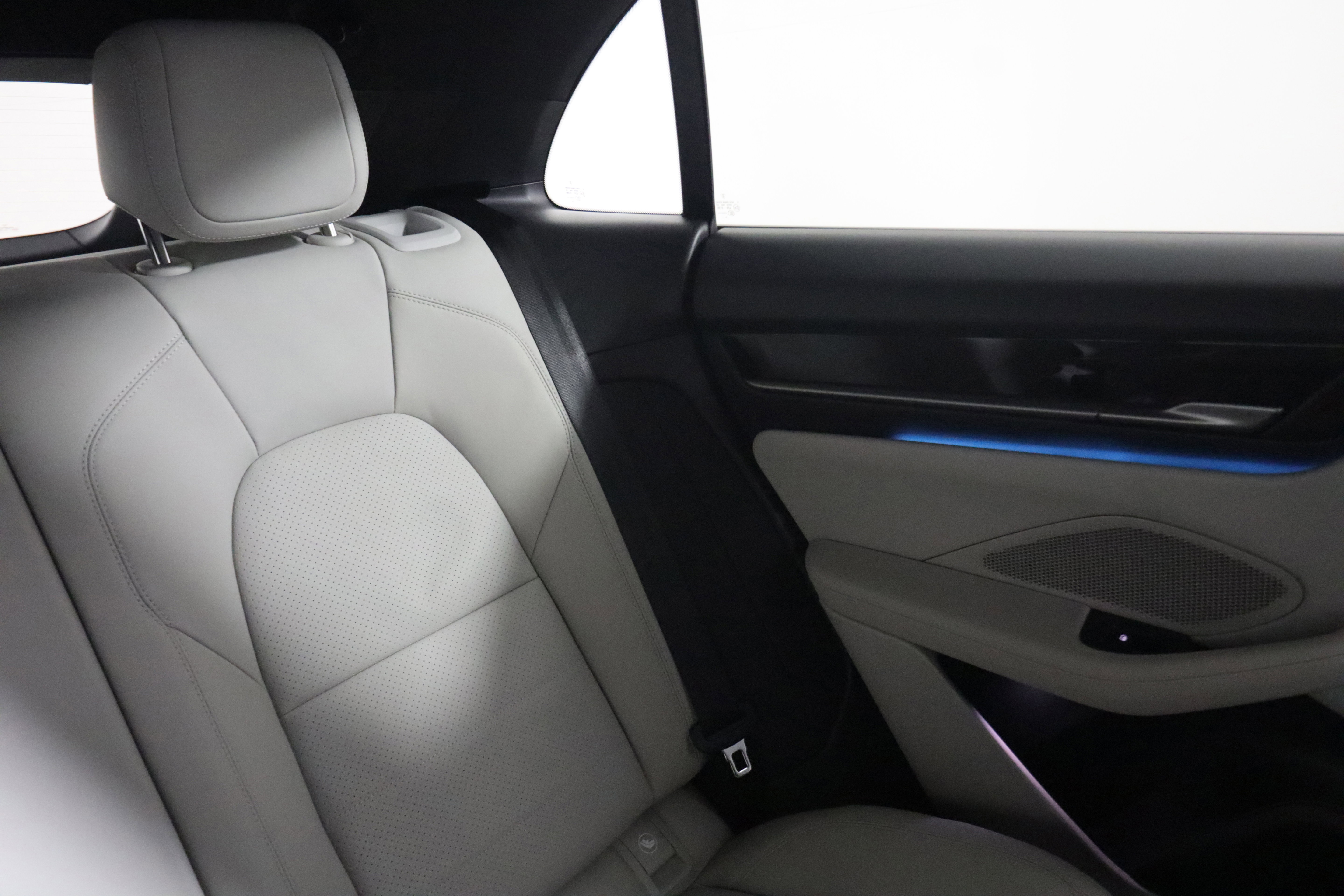 New 2026 Porsche Macan Electric image 17