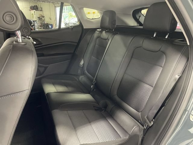 Certified 2025 Chevrolet Trax LT FWD image 23