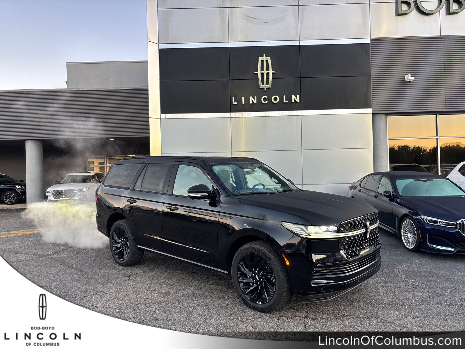 New 2027 Lincoln Navigator Reserve w/ Jet Appearance Package AWD/4WD image 1