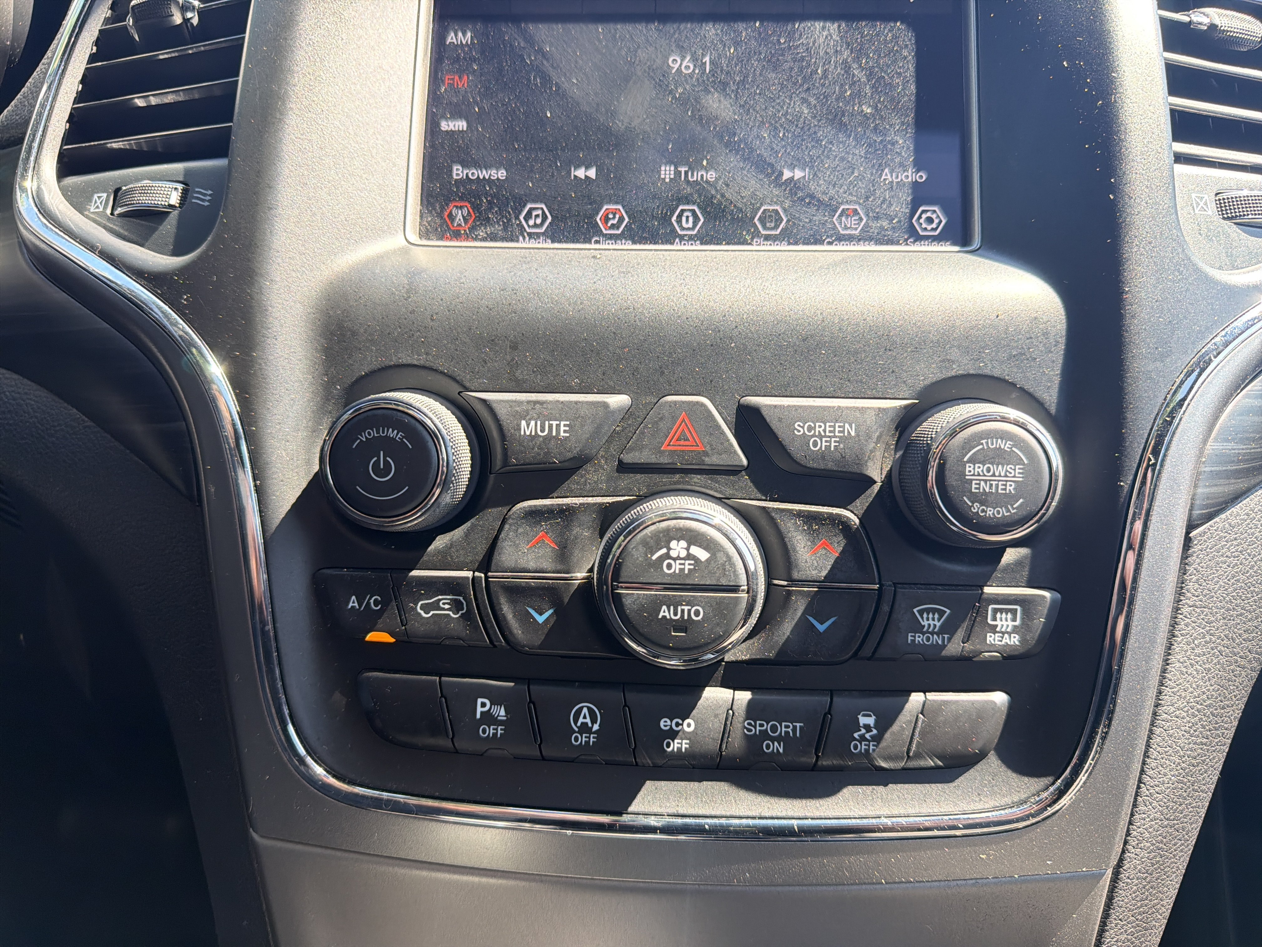 Used 2020 Jeep Grand Cherokee Laredo AWD/4WD image 29