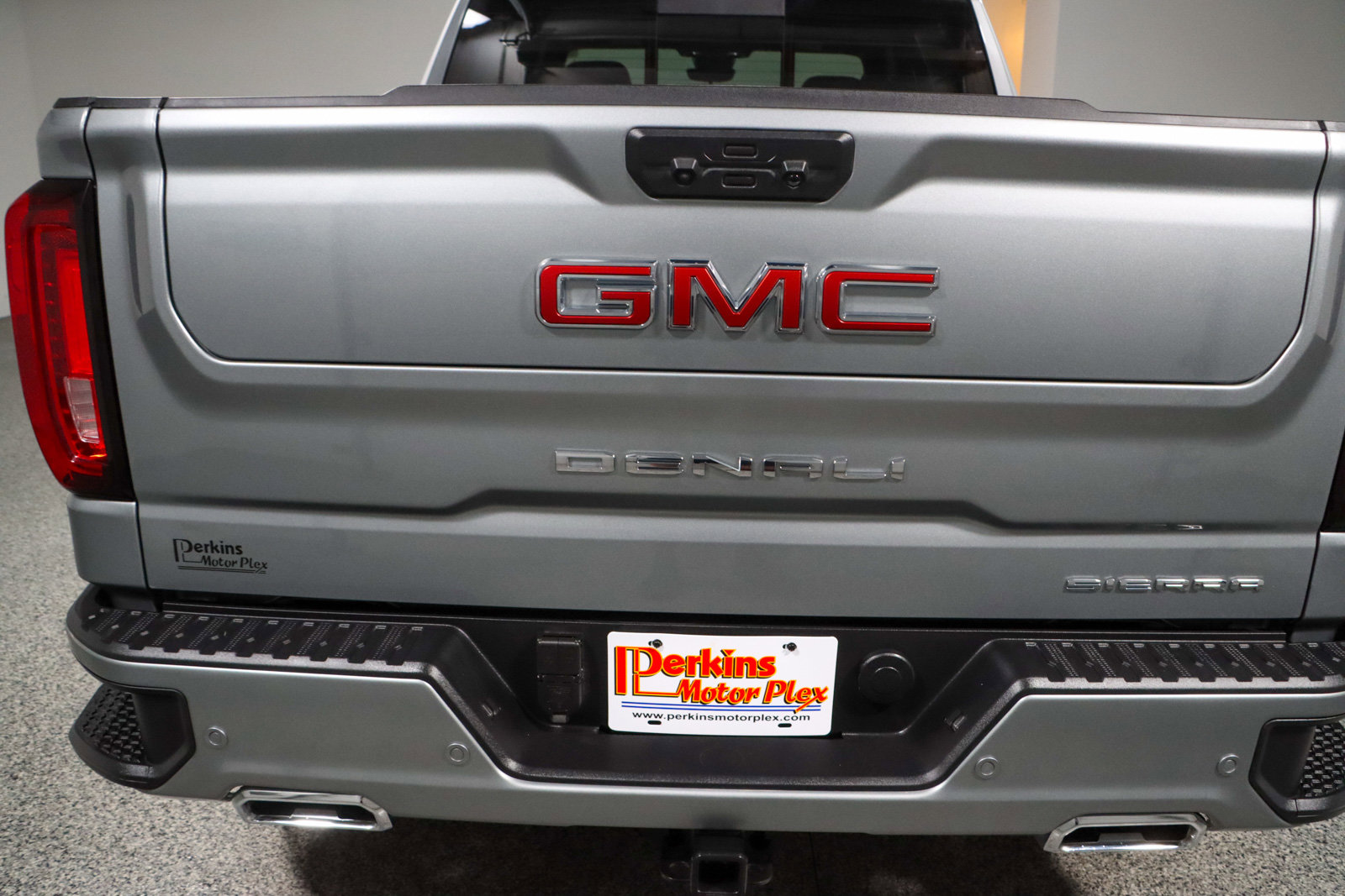 Used 2025 GMC Sierra 1500 Denali w/ Technology Package AWD/4WD image 8